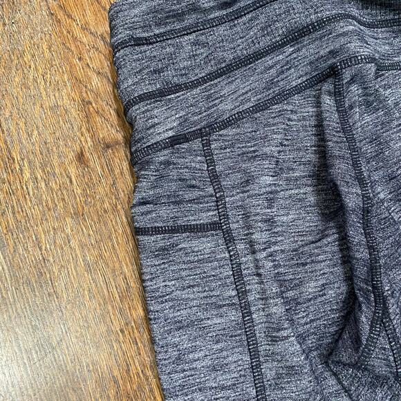 Athleta Grey Leggings Size EXTRA SMALL Grey Black 7/8 Length Compressiom - Picture 5 of 10